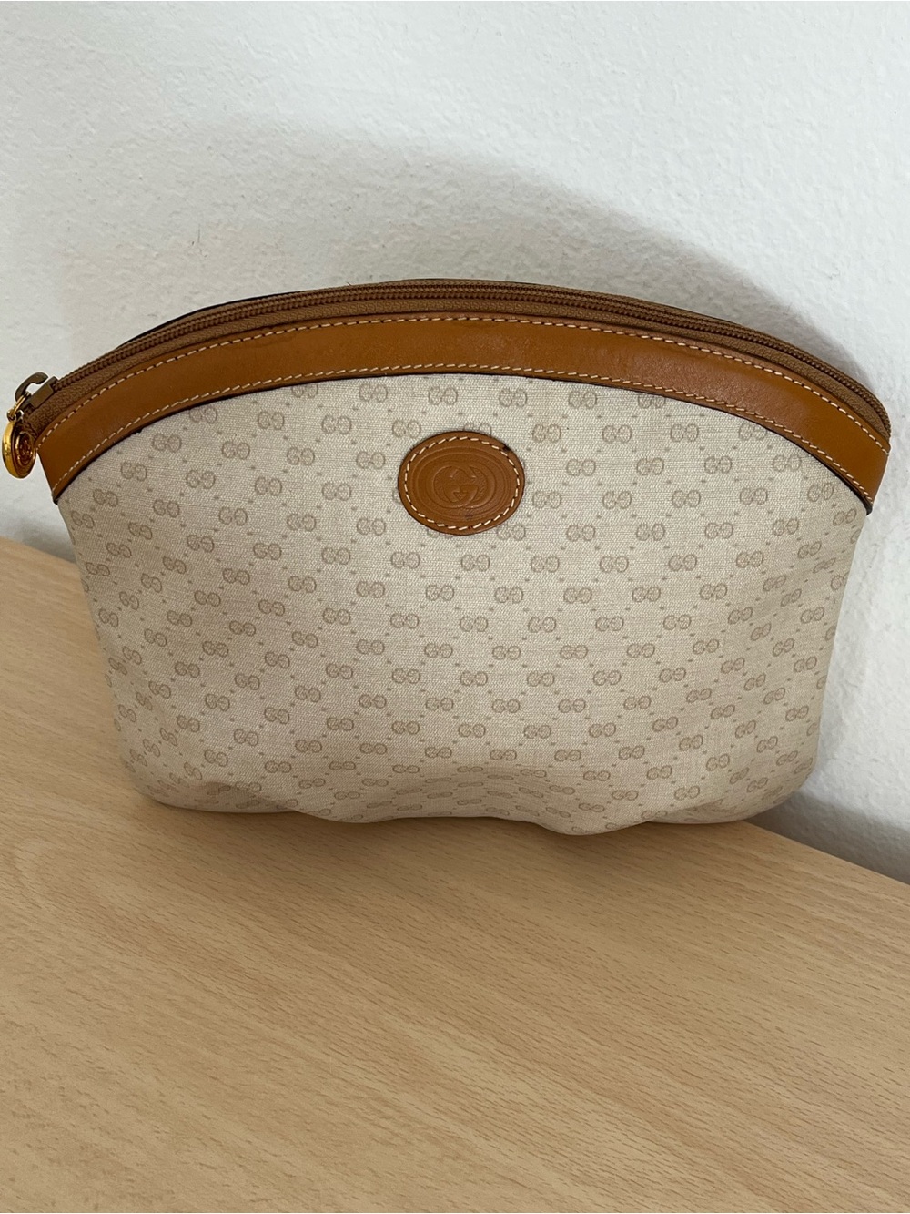 Gucci Crème Micro GG Supreme Dome Cosmetic Clutch Tan Leather Trim Vintage 1980s - Picture 16 of 16